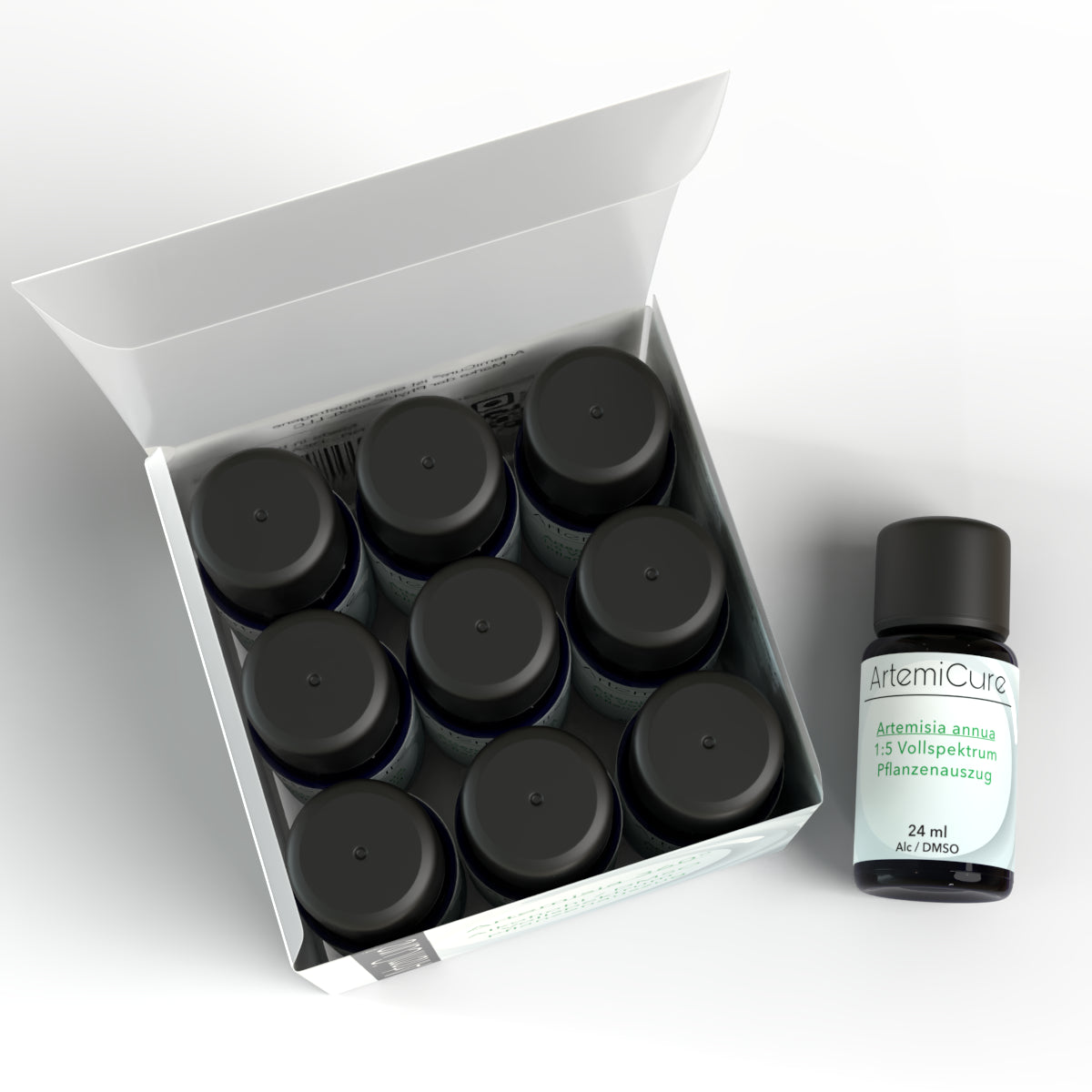 Geöffnete Verpackung von ArtemiCure® Artemisia 360° – Alkohol/DMSO Vollspektrum-Extrakt mit 9 Fläschchen à 24 ml. Hochwertiger Artemisia annua 1:5  Pflanzenauszug für vielseitige Anwendungen.